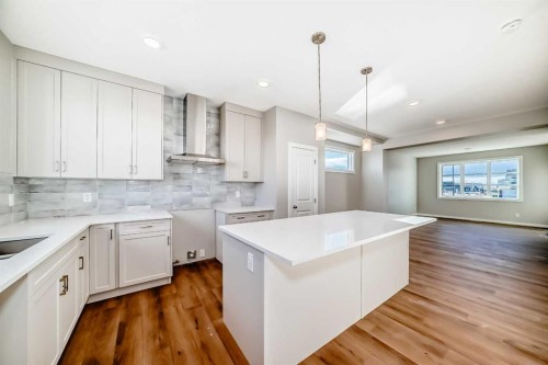 162 Lanark Gate Se, Airdrie, AB - Indoor Photo Showing Kitchen With Upgraded Kitchen