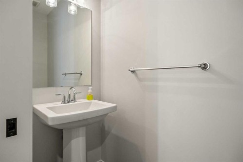 40 West Grove Link Sw, Calgary, AB - Indoor Photo Showing Bathroom