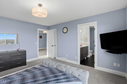 246 Walcrest View Se, Calgary, AB - Indoor Photo Showing Bedroom