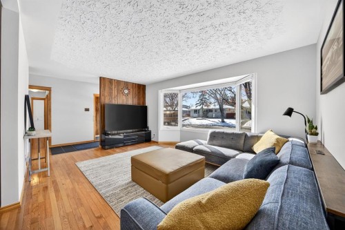154 Windermere Road Sw, Calgary, AB - Indoor Photo Showing Living Room