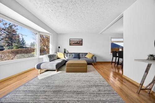 154 Windermere Road Sw, Calgary, AB - Indoor Photo Showing Other Room