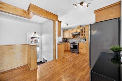 154 Windermere Road Sw, Calgary, AB - Indoor Photo Showing Kitchen