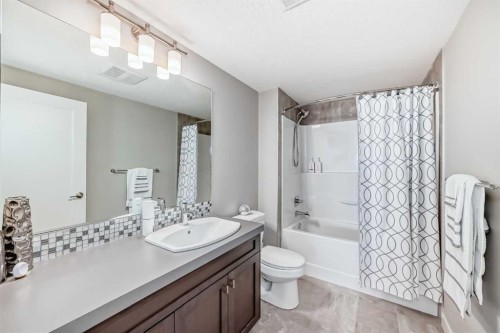 239 Stonemere Green, Chestermere, AB - Indoor Photo Showing Bathroom