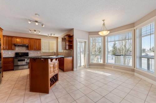 3 Lynx Meadows Drive Nw, Calgary, AB - Indoor Photo Showing Kitchen