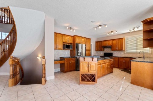 3 Lynx Meadows Drive Nw, Calgary, AB - Indoor Photo Showing Kitchen