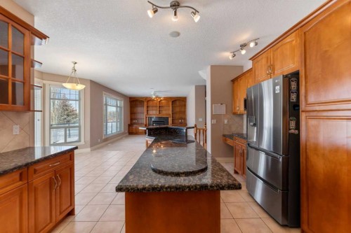 3 Lynx Meadows Drive Nw, Calgary, AB - Indoor Photo Showing Kitchen