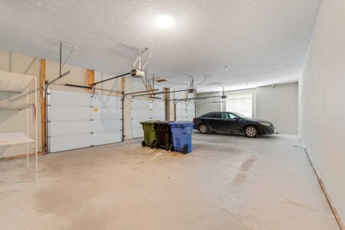 3 Lynx Meadows Drive Nw, Calgary, AB - Indoor Photo Showing Garage