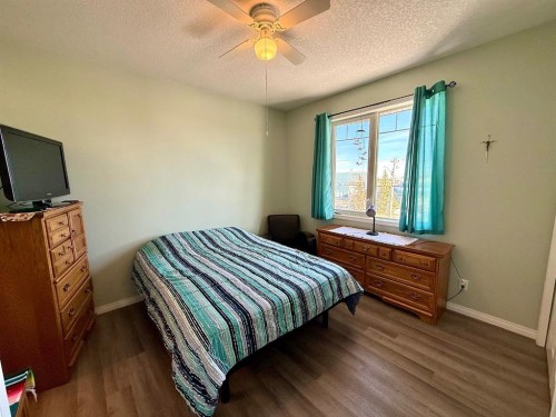323-43 Sunrise Loop Se, High River, AB - Indoor Photo Showing Bedroom