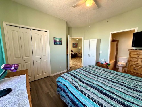 323-43 Sunrise Loop Se, High River, AB - Indoor Photo Showing Bedroom