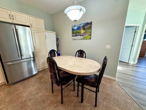 323-43 Sunrise Loop Se, High River, AB - Indoor Photo Showing Dining Room