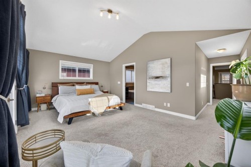 232 Mahogany Terrace Se, Calgary, AB - Indoor Photo Showing Bedroom