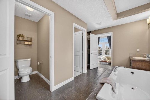 232 Mahogany Terrace Se, Calgary, AB - Indoor Photo Showing Bathroom