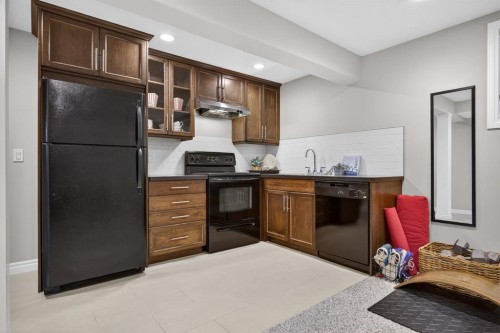 232 Mahogany Terrace Se, Calgary, AB - Indoor Photo Showing Kitchen