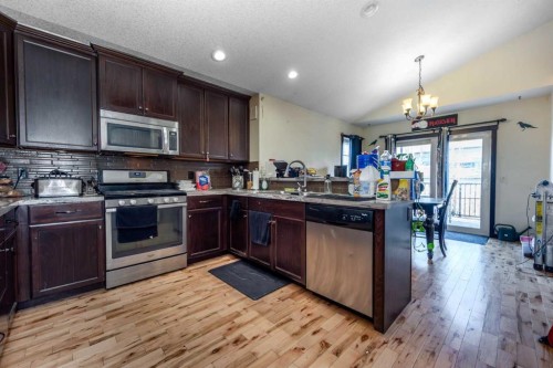 100 Willow Ridge Link, Diamond Valley, AB - Indoor Photo Showing Kitchen