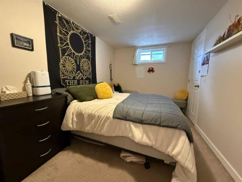 37 Arbour Crescent Se, Calgary, AB - Indoor Photo Showing Bedroom