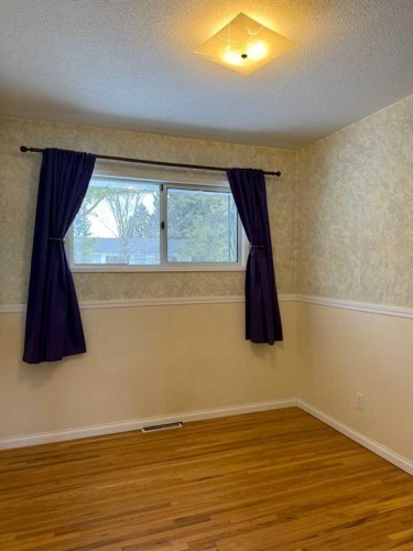37 Arbour Crescent Se, Calgary, AB - Indoor Photo Showing Other Room