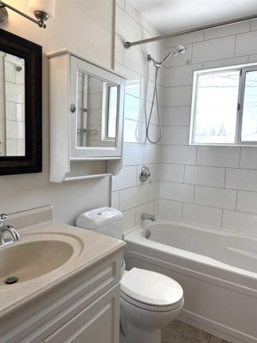 37 Arbour Crescent Se, Calgary, AB - Indoor Photo Showing Bathroom