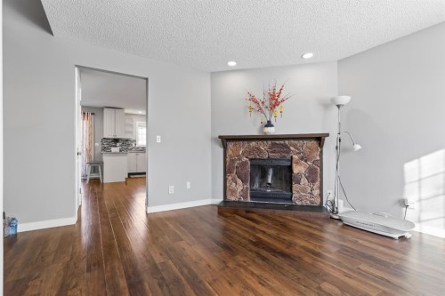 392 Templeside Circle Ne, Calgary, AB - Indoor Photo Showing Living Room With Fireplace