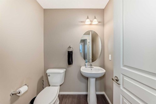 145 River Heights Crescent, Cochrane, AB - Indoor Photo Showing Bathroom