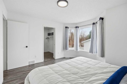 113 Mt Lorette Place Se, Calgary, AB - Indoor Photo Showing Bedroom