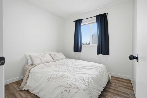 113 Mt Lorette Place Se, Calgary, AB - Indoor Photo Showing Bedroom