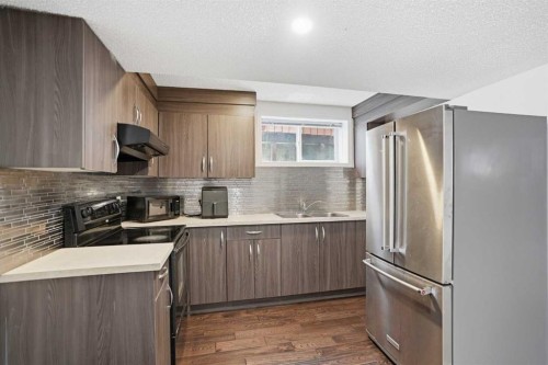 113 Mt Lorette Place Se, Calgary, AB - Indoor Photo Showing Kitchen