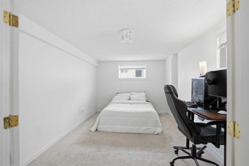 113 Mt Lorette Place Se, Calgary, AB - Indoor Photo Showing Bedroom