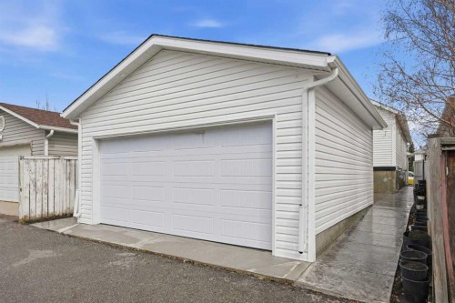 113 Mt Lorette Place Se, Calgary, AB - Outdoor With Exterior