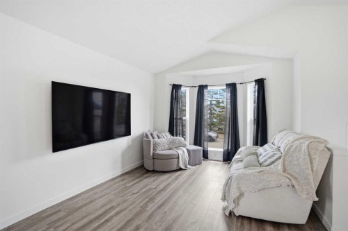 113 Mt Lorette Place Se, Calgary, AB - Indoor Photo Showing Other Room