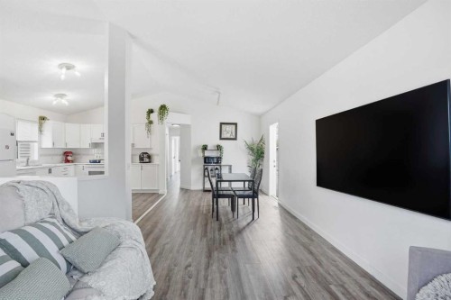 113 Mt Lorette Place Se, Calgary, AB - Indoor Photo Showing Living Room