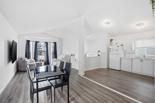 113 Mt Lorette Place Se, Calgary, AB - Indoor