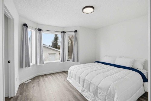 113 Mt Lorette Place Se, Calgary, AB - Indoor Photo Showing Bedroom