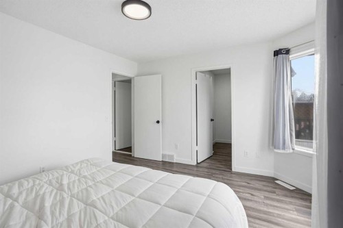 113 Mt Lorette Place Se, Calgary, AB - Indoor Photo Showing Bedroom