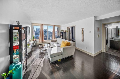504-505 19 Avenue Sw, Calgary, AB - Indoor Photo Showing Living Room
