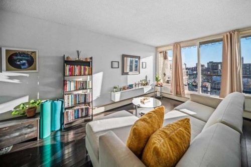 504-505 19 Avenue Sw, Calgary, AB - Indoor Photo Showing Living Room