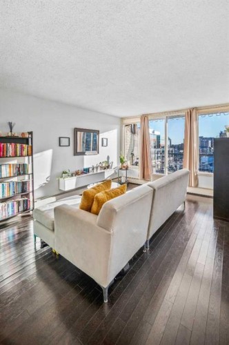 504-505 19 Avenue Sw, Calgary, AB - Indoor Photo Showing Living Room