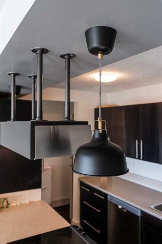 504-505 19 Avenue Sw, Calgary, AB - Indoor Photo Showing Kitchen