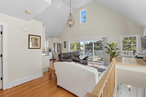 602 Macleod Trail Sw, High River, AB - Indoor Photo Showing Living Room