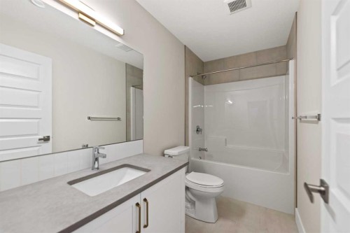185 South Shore View, Chestermere, AB - Indoor Photo Showing Bathroom