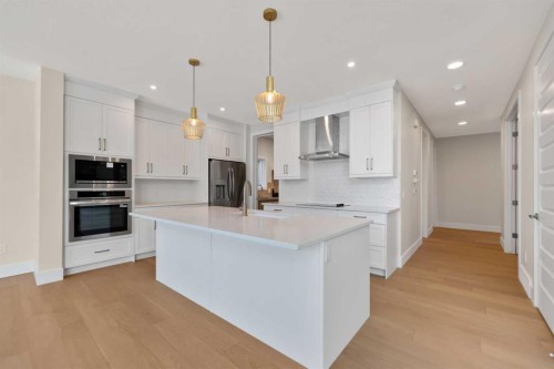 185 South Shore View, Chestermere, AB - Indoor Photo Showing Kitchen With Upgraded Kitchen