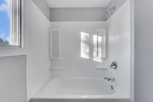 36 Falton Court Ne, Calgary, AB - Indoor Photo Showing Bathroom