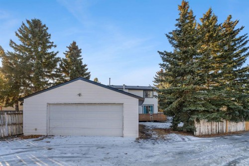 36 Falton Court Ne, Calgary, AB - Outdoor