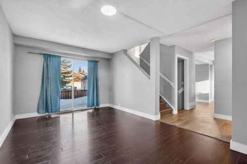 36 Falton Court Ne, Calgary, AB - Indoor