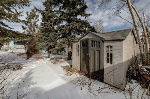 27 Castleglen Road Ne, Calgary, AB - Outdoor