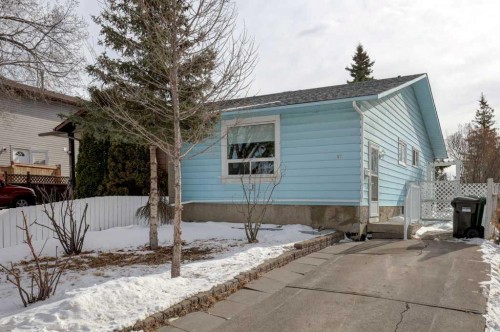27 Castleglen Road Ne, Calgary, AB - Outdoor