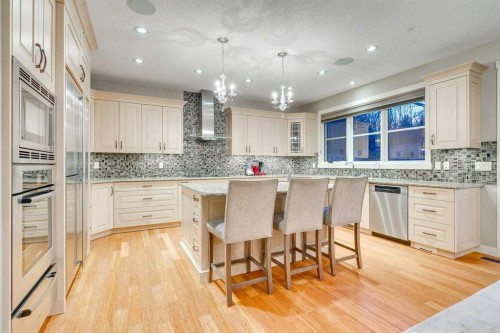215 Patton Court Sw, Calgary, AB - Indoor Photo Showing Kitchen With Upgraded Kitchen