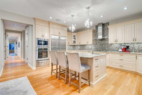 215 Patton Court Sw, Calgary, AB - Indoor Photo Showing Kitchen With Upgraded Kitchen