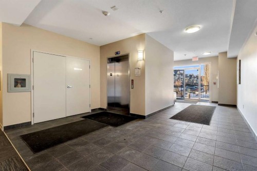 312-117 Copperpond Common Se, Calgary, AB - Indoor Photo Showing Other Room