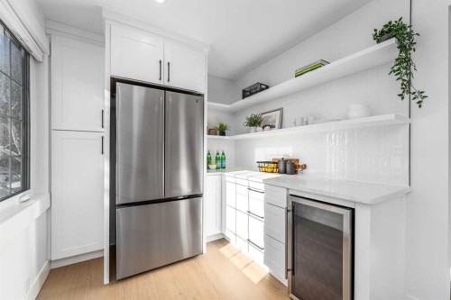 357 Point Mckay Gardens Nw, Calgary, AB - Indoor Photo Showing Kitchen