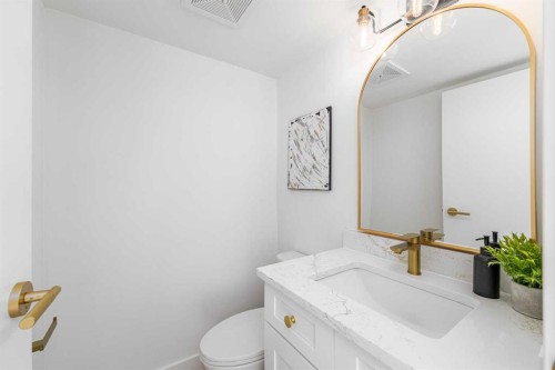 357 Point Mckay Gardens Nw, Calgary, AB - Indoor Photo Showing Bathroom